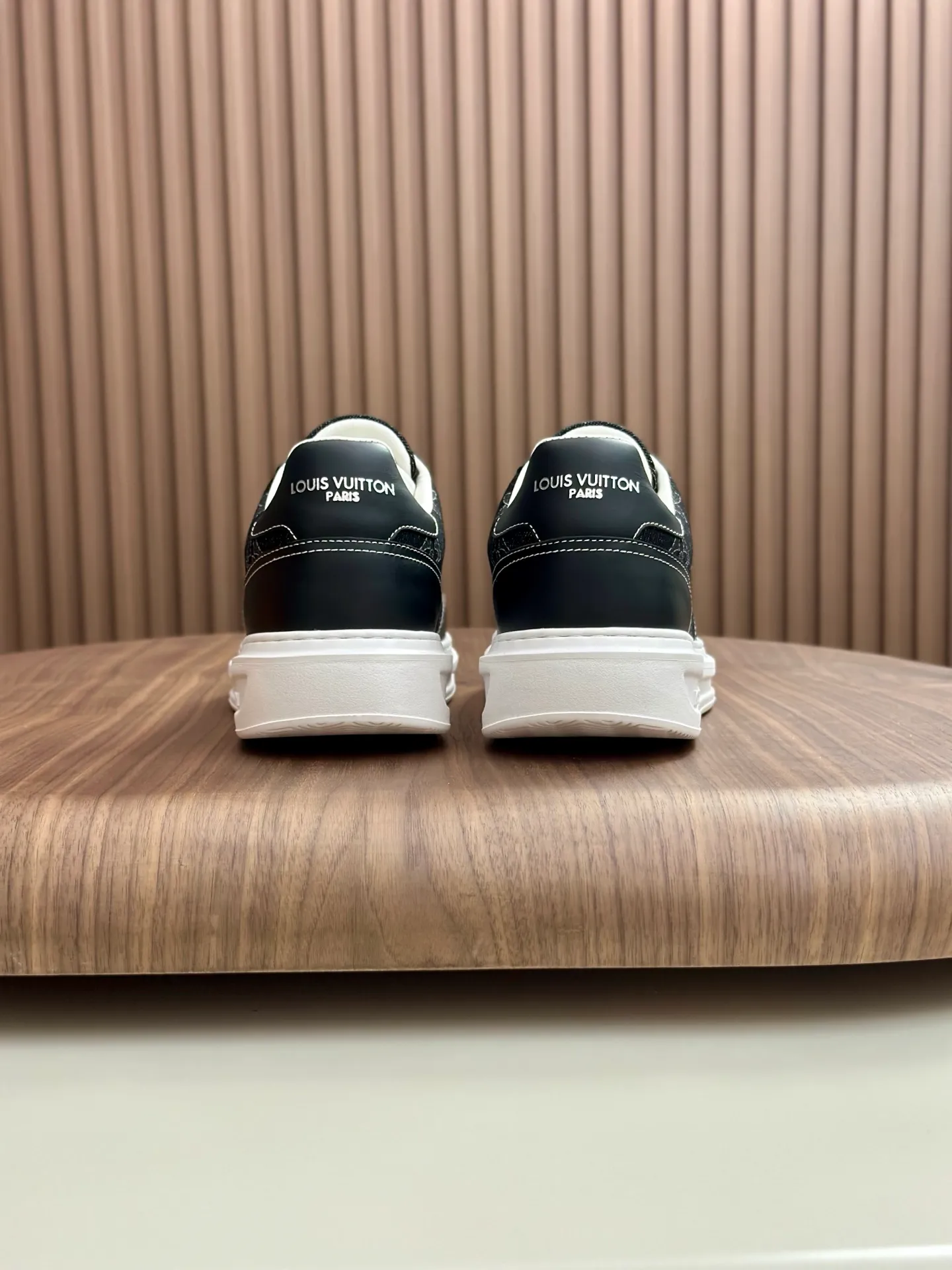 Men's shoes 💰740 Lv 🔍Top purchasing agent Louis Vuitton, sports sneakers counter synchronization, uppers imported from Italy, high-quality splicing colorful complex crafts, imported mesh pads are soft and comfortable, soles: original factory special soles, T men's shoes 💰U exclusive activity molded soles super comfortable, original factory and single goods, high quality, welcome to compare, code number 38-44 (customized 45 46)